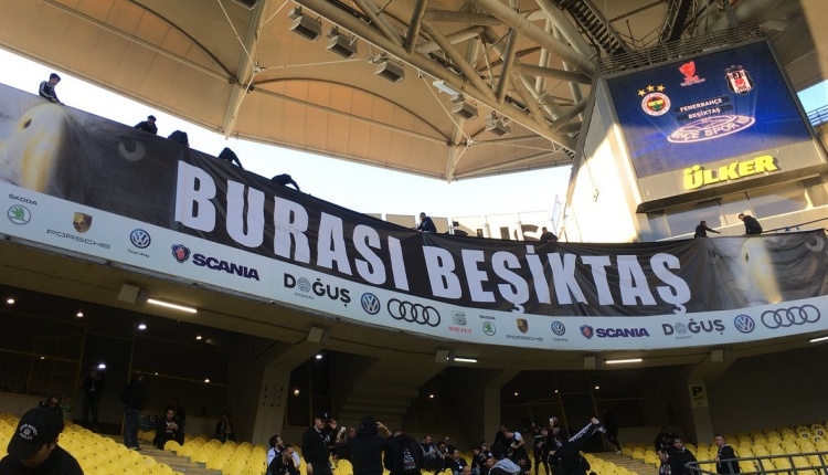 Beşiktaş taraftarından Kadiköy'de olay pankart