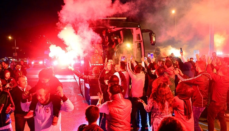 Beşiktaş taraftarlarından Nevzat Demir Tesisleri'nde Şenol Güneş'e ve takıma destek