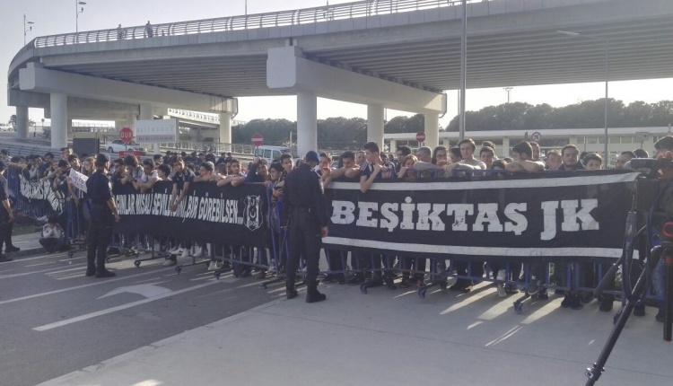 Beşiktaş, İzmir'de çoşku ile karşılandı