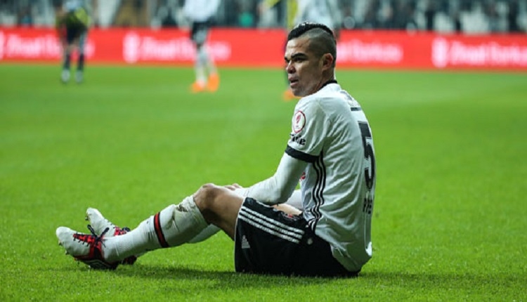 Beşiktaşlı Pepe Galatasaray derbisinde sakatlandı