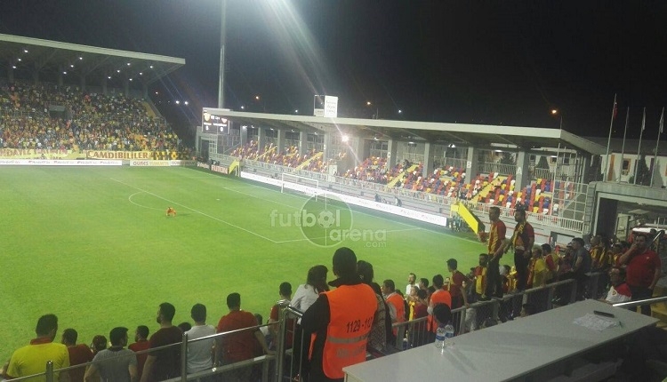 Demba Ba'ya Göztepe taraftarlarından şok protesto! 'Burası Göztepe, Beşiktaş değil'