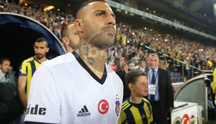 Fenerbahçe tribünlerinden Ricardo Quaresma'ya yabancı madde 