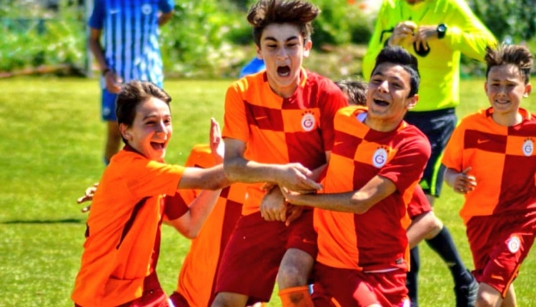 Galatasaray U13 takımı Yunanistan'da şampiyon oldu