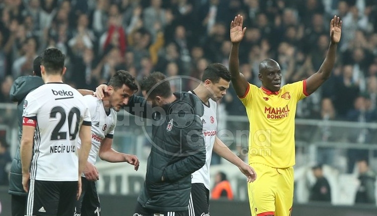 Göztepe taraftarından Demba Ba'ya protesto