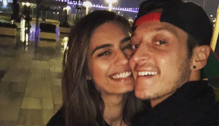 Mesut Özil'den Amine Gülşe'ye romantik mesaj (Amine Gülşe kaç yaşında, doğum günü?)