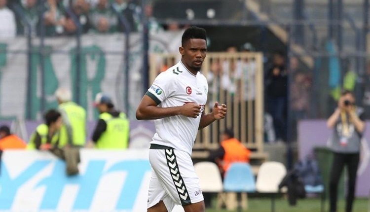 Samuel Eto'o cinsel organını taraftara gösterdi iddiası