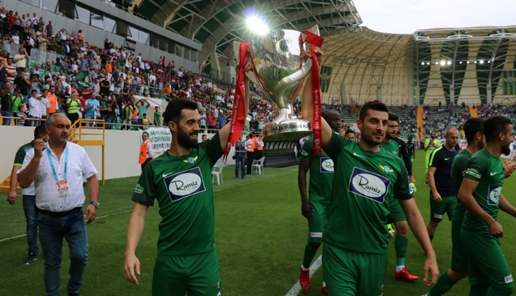 Akhisarspor kupayla stadı turladı