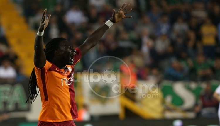 GS Haberi: Bafetimbi Gomis penaltıyı yine kaçırdı