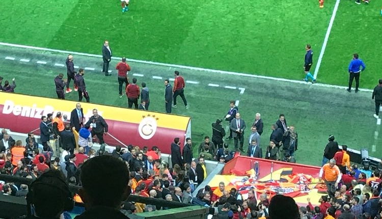 Fatih Terim tribündeki taraftara çok sinirlendi!