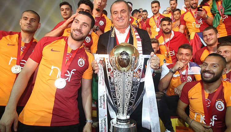 Galatasaray Süper Lig şampiyonluk kupasını aldı