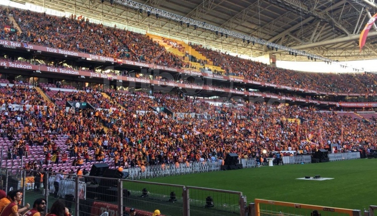 Galatasaray'ın şampiyonluk kutlamasında Fenerbahçe'ye gönderme (Galatasaray'ın şampiyonluk kutlamaları İZLE)