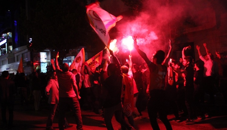 Galatasaray'ın şampiyonluk kutlamasında kavga