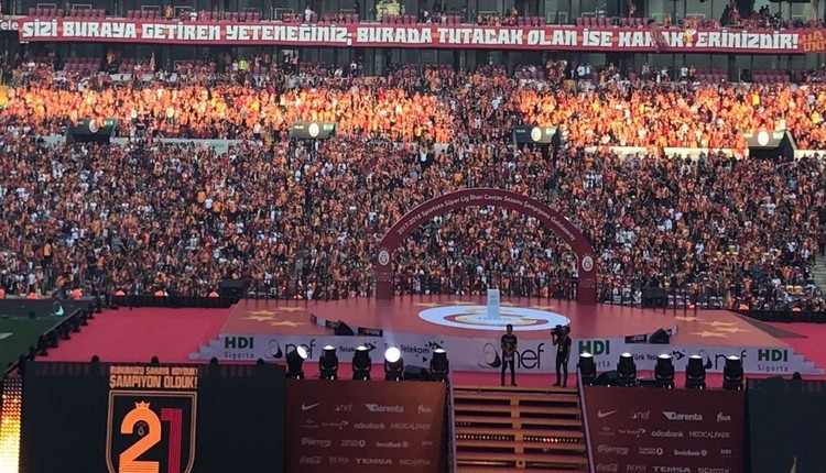 GS Haber: Galatasaraylı taraftarlardan Aziz Yıldırım'a gönderme