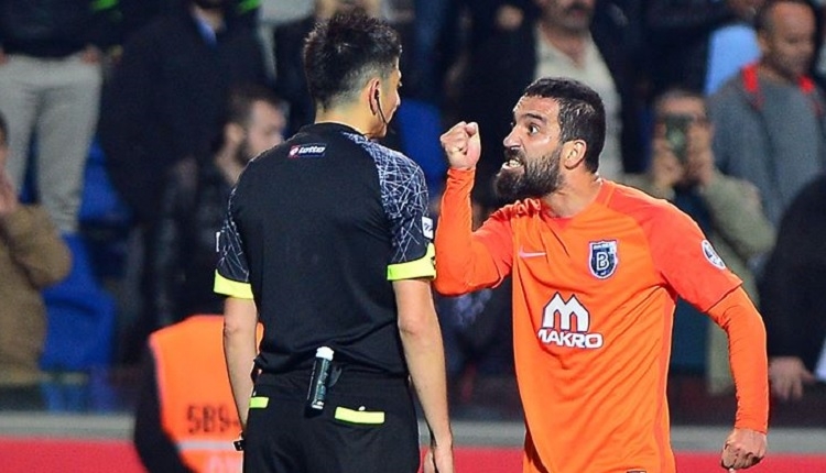 Özgür Demirtaş'tan Arda Turan'a tepki! (Arda Turan'ın Sivas maçı hakemini itmesi)