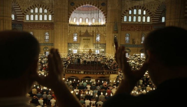 Teravih namazı kaç rekat kılınır? Teravih namazı namazı nasıl kılınır? Teravih namazı bugün saat kaçta? (Teravih namazında okunacak dualar)