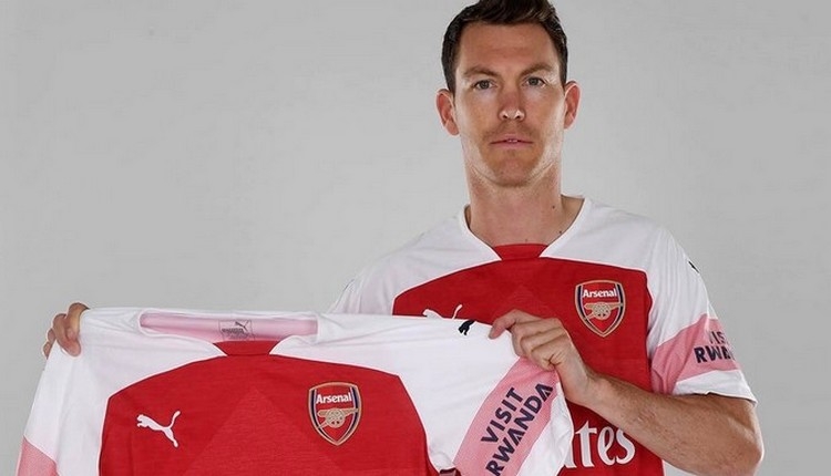 Arsenal, Beşiktaş'ın gözdesi Stephan Lichtsteiner transfer etti