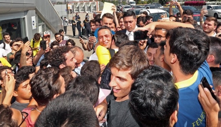 FB Haber: Fenerbahçeli taraftara Ali Koç sürprizi! Kombine kuyruğuna geldi