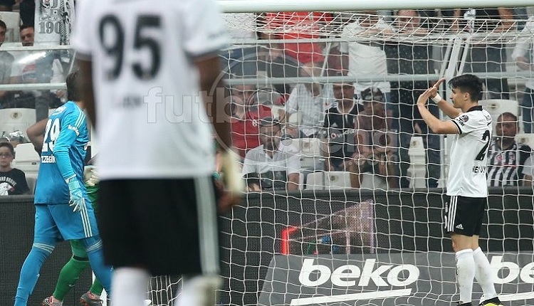 BJK Haber: Necip Uysal'dan Akhisar maçında büyük hata! Taraftar destek oldu