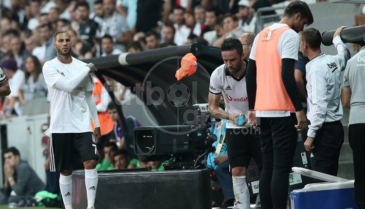 Quaresma yeleğini fırlattı! Akhisarspor maçında...