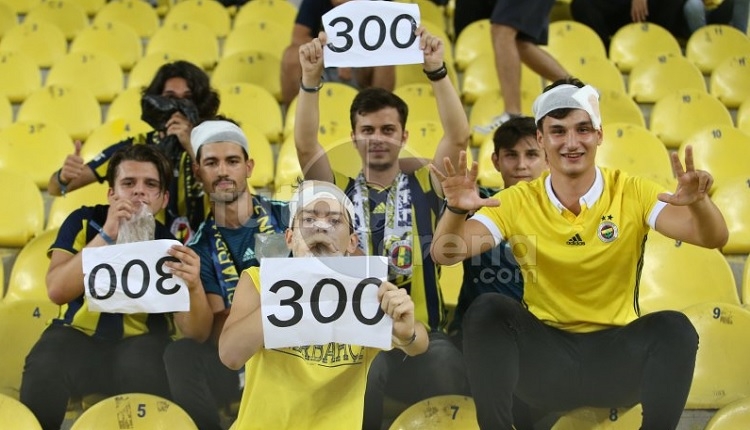 Fenerbahçe taraftarlarından derbide olay görüntü