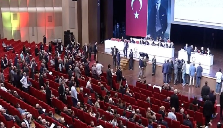 Galatasaray Genel Kurulu'nda olay! 'Haddini bil!'