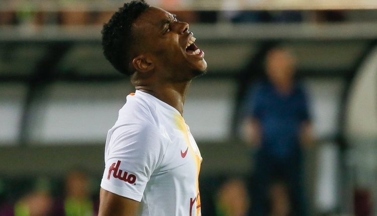 Galatasaray'da penaltı atışında Garry Rodrigues, Sinan Gümüş'e izin vermedi