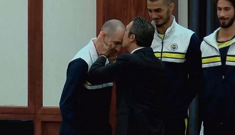 Ali Koç, Ramil Guliyev'i alnından öptü
