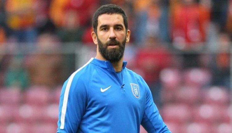 Arda Turan'a Konyaspor maçında protesto (Arda Turan aylar sonra maça çıktı)