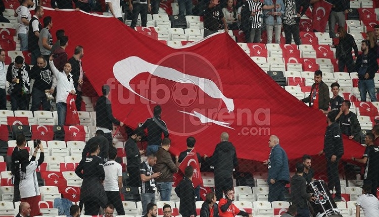 Beşiktaş taraftarlarından Fenerbahçe'ye gönderme