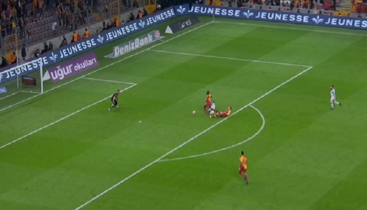 Sakho'nun Galatasaray - Bursaspor maçında penaltı isyanı
