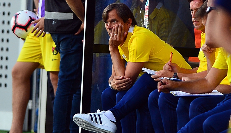 Fenerbahçe'de Phillip Cocu dönemi resmen bitti