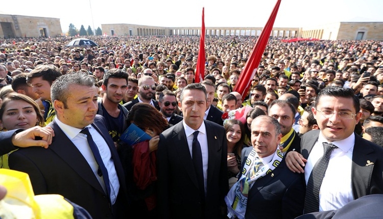 Ali Koç, Fenerbahçe taraftarıyla Anıtkabir'e akın etti