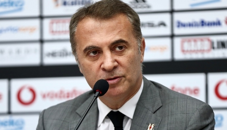 Beşiktaş taraftarlarından Fikret Orman'a protesto