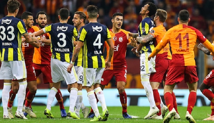 Emre Bol ile Evren Turhan arasında canlı yayında gerilim! 'Tribünlere oynuyorsun!'