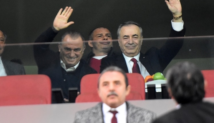 Fatih Terim Kayserispor maçı sonrası soyunma odasına indi