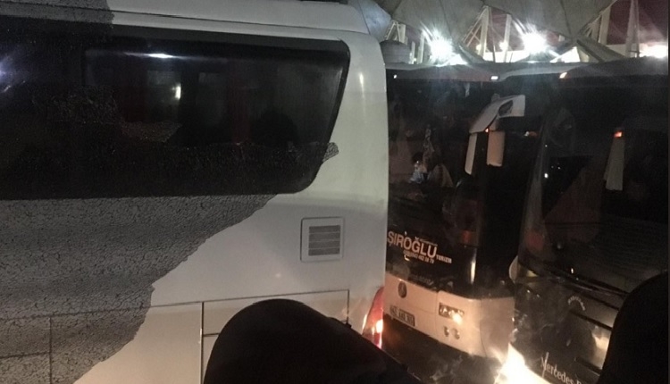 Konyaspor taraftar otobüsü Trabzon'da taşlandı