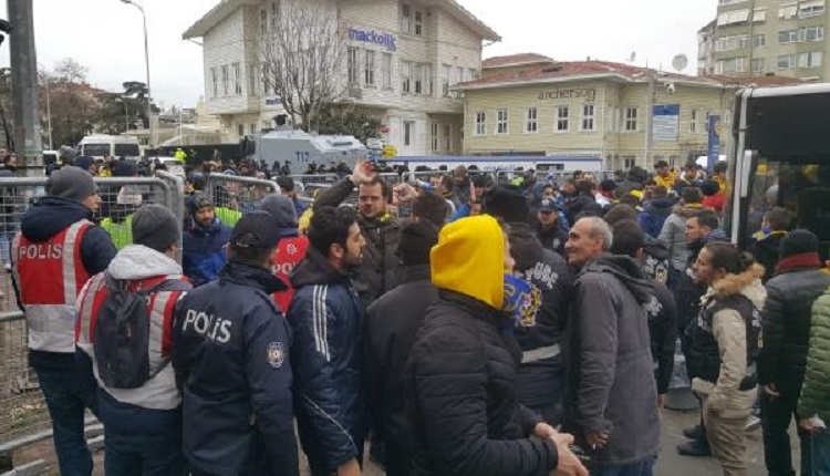 Fenerbahçe taraftarları Vodafone Park'a böyle gitti! (İZLE)
