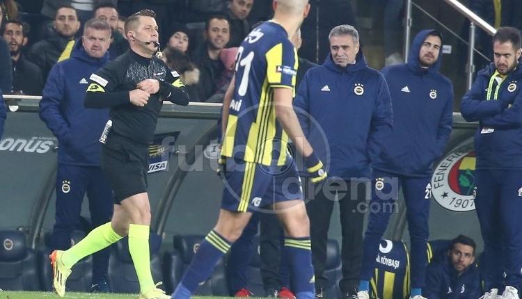 Fırat Aydınus'tan Jahovic'e kırmızı kart! Aykut Kocaman güldü