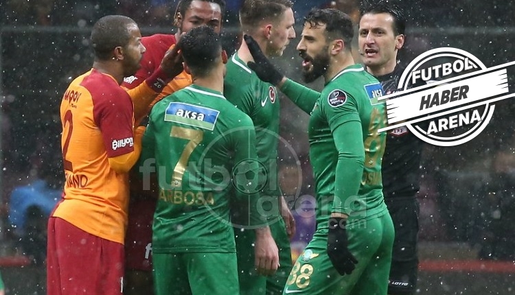 Galatasaray - Akhisarspor maçında hakem tepkisi! 'Kırmızı kart!'