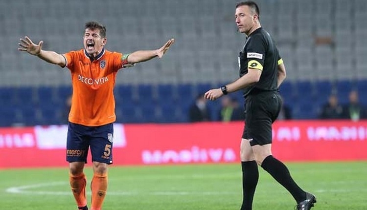 Başakşehir'de Emre Belözoğlu'ndan dikkat çeken hareket