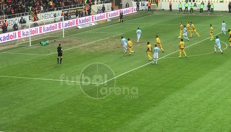 Başakşehir'in kazandığı penaltı tartışma yarattı! Tepkiler çığ gibi