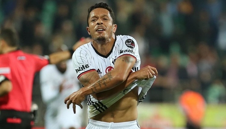 Beşiktaş'ta Adriano için transfer iddiası! 