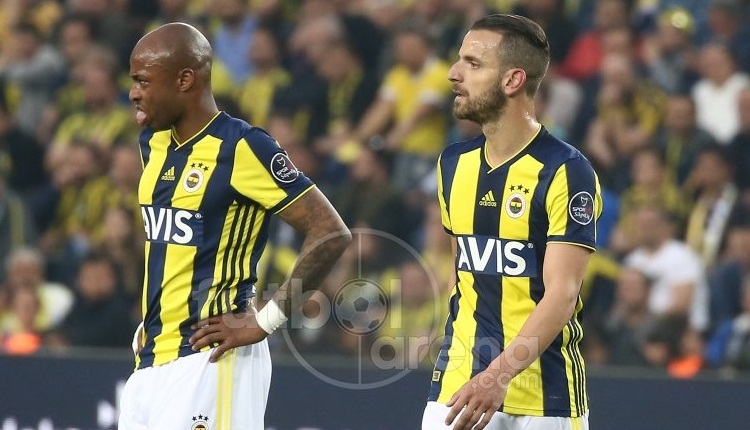 Andre Ayew'e Fenerbahçeli taraftarlardan şok protesto