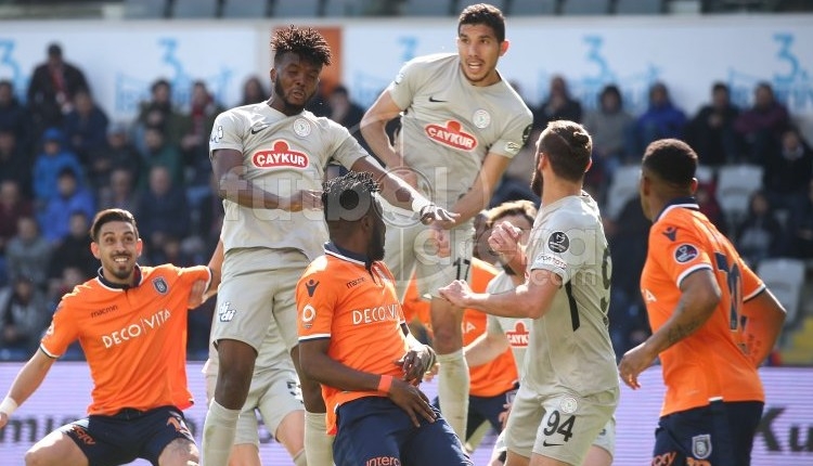 Başakşehir - Rizespor maçında tartışma yaratan penaltı pozisyonu