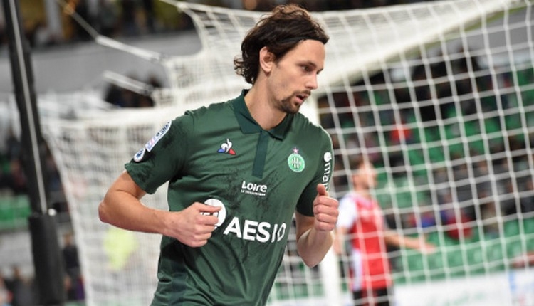 Fenerbahçe, Neven Subotic'i transfer edecek mi?