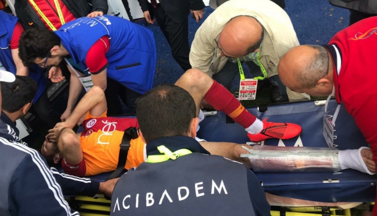 Galatasaray'da Emre Akbaba'nın ayağı kırıldı mı? Emre Akbaba'nın son durumu