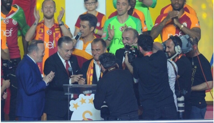 Galatasaray'da Fatih Terim ile 5 yıllık sözleşme imzalandı