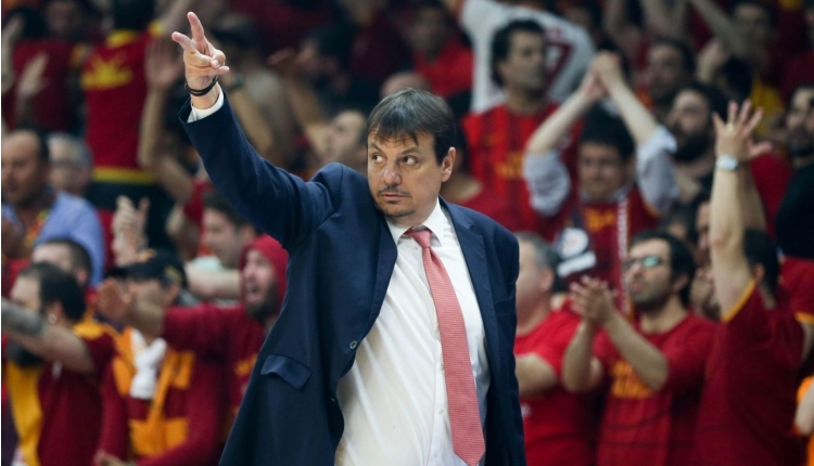 Ergin Ataman 18. kupasını kaldırdı