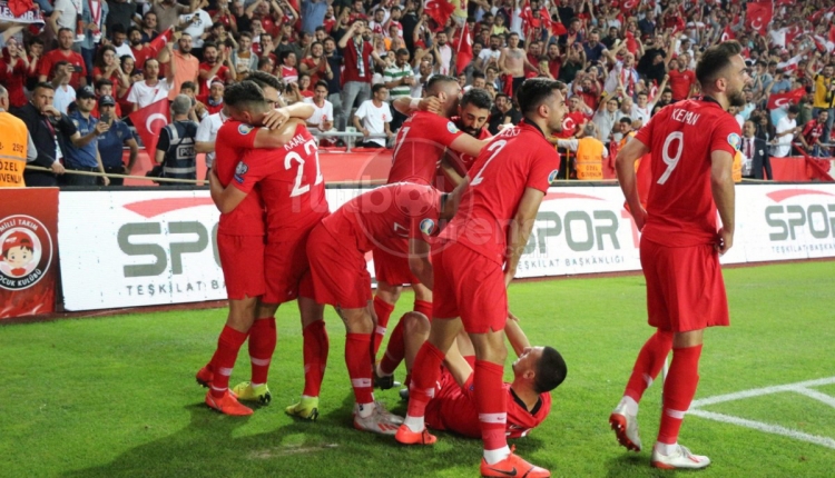 Türkiye 2-0 Fransa maç özeti ve golleri izle. TRT Spor Türkiye 2-0 Fransa maç özeti izle. Türkiye, Konya'da Fransa karşısında 2-0'lık zafer elde etti. Türkiye - Fransa maç özeti haberimizde.