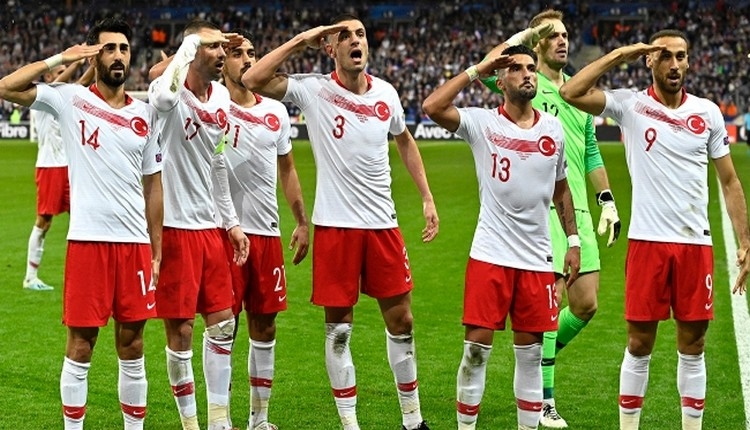 UEFA'dan asker selamı için skandal soruşturma! Resmen açıklandı